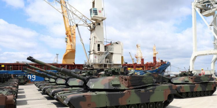 Australia delivers Abrams tanks to Ukraine for war with Russia