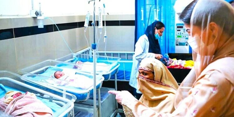 CM Maryam orders arrest of 2 Pakpattan hospital officials, suspends 3 doctors following infant deaths