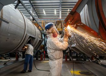 China’s industrial profits fall further in June