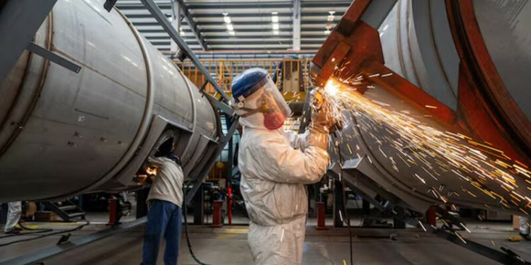 China’s industrial profits fall further in June