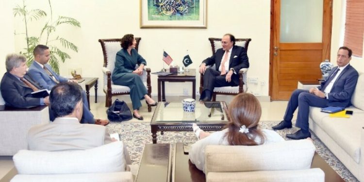Finance minister, US Chargé d’Affaires discuss strengthening economic, trade cooperation - Business & Finance