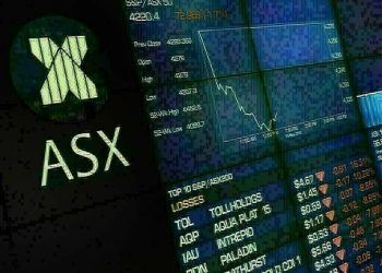 Financials, tech stocks nudge Aussie shares near record high