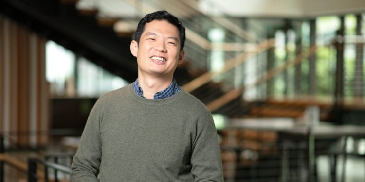 Former Amazon principal engineer says he spent '1-4 hours' reading daily &mdash; and it's part of the company's 'secret sauce'