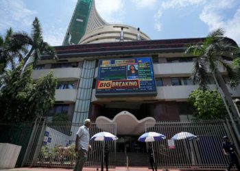 Indian shares fall as earnings weigh on IT, consumer names