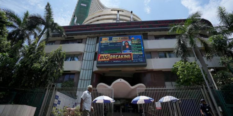 Indian shares fall as earnings weigh on IT, consumer names