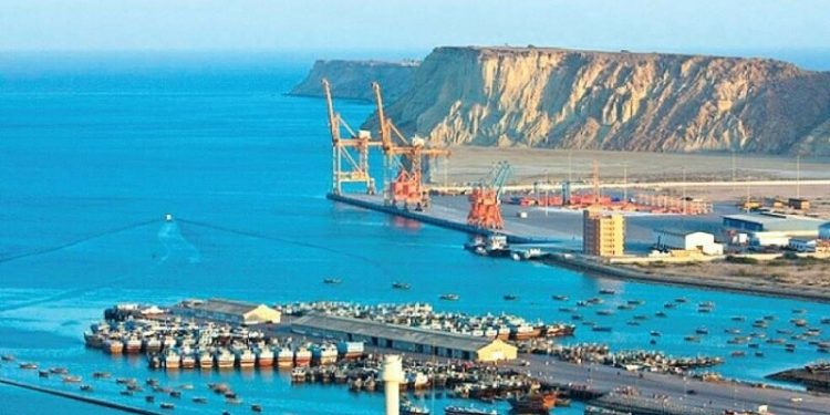 Minister urges early commencement of transshipment operations between Gwadar, Persian Gulf