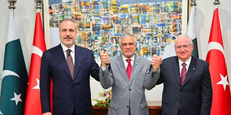 Pakistan, Turkiye to establish special economic zone for Turkish entrepreneurs in Karachi: Dar