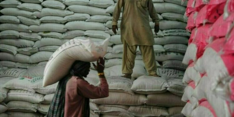 Pakistan tenders to buy 100,000 metric tons of sugar, traders say