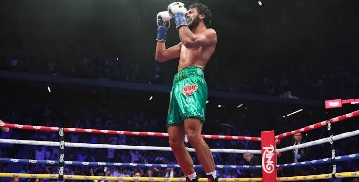 Pakistani-Origin Boxer Hamza Sheeraz Becomes First to Knock Out Berlanga in 5th Round