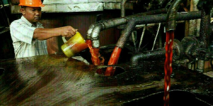 Palm oil makes more than 3% weekly gain for highest close in 14 weeks