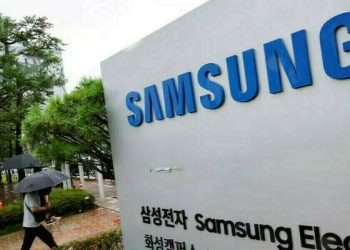 Samsung Elec signs chip supply deal with Tesla, sources say