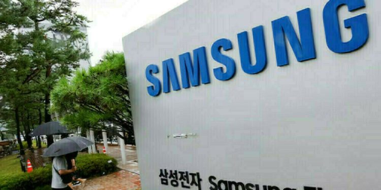 Samsung Elec signs chip supply deal with Tesla, sources say