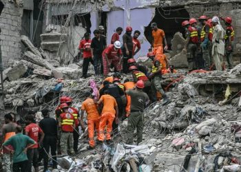 Search continues as death toll from Lyari building collapse rises to 15