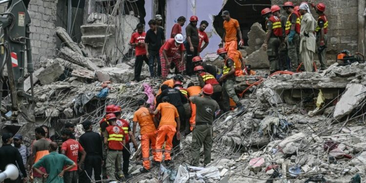 Search continues as death toll from Lyari building collapse rises to 15