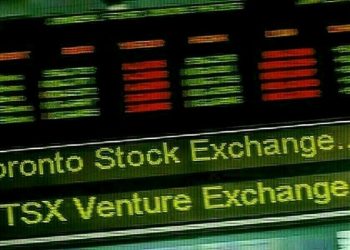 TSX flat; investors focus on economic data, trade talks