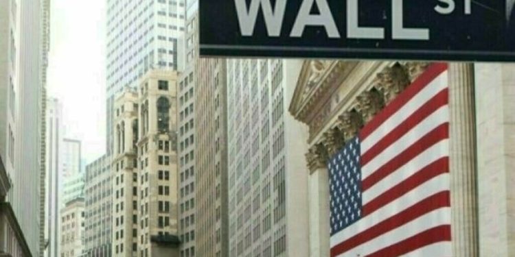 Wall Street mixed as markets balance trade talks against tariffs’ impact on results