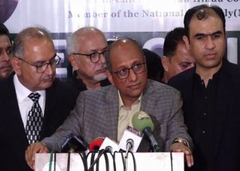 Sindh govt says arrangements in place as parts of Karachi receive light rain