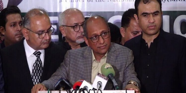 Sindh govt says arrangements in place as parts of Karachi receive light rain