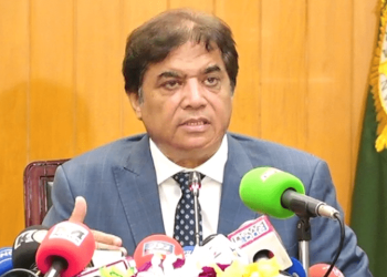 Minister Hanif Abbasi tells Pakistan Railways officials to ‘deliver or quit’ after spate of mishaps