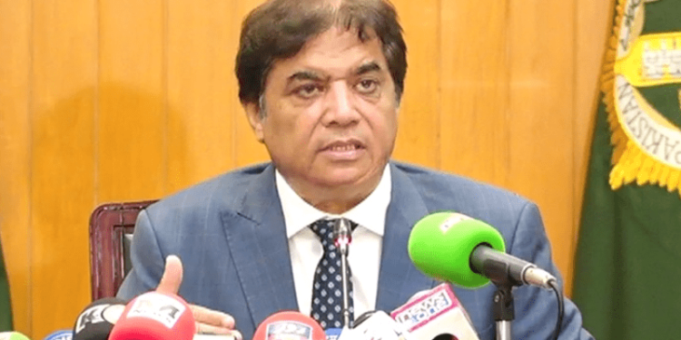 Minister Hanif Abbasi tells Pakistan Railways officials to ‘deliver or quit’ after spate of mishaps