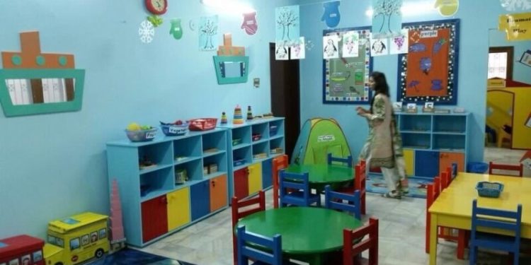 Sindh govt orders closure of Karachi schools, colleges today after heavy rain