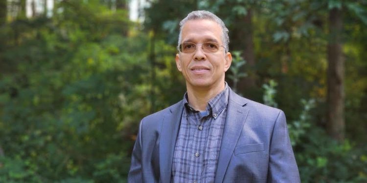 A laid-off Microsoft worker says his best career move was focusing on his side business instead of the corporate ladder