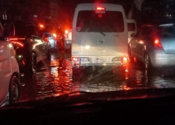 At least 7 dead as heavy rain lashes Karachi; commuters brave hours-long traffic jams