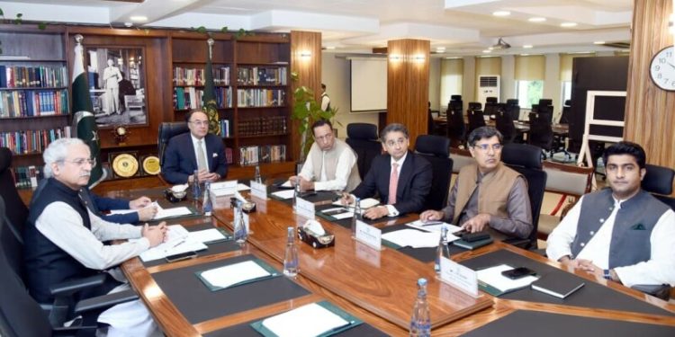 Aurangzeb orders swift launch of skills bond, farmers scheme, and fan replacement programme