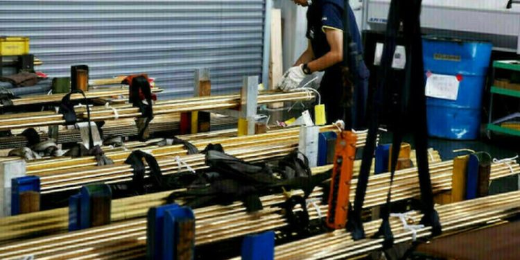 China manufacturing shrinks in August despite new US trade truce