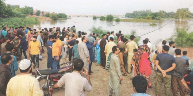 Five Lahore localities flooded by the Ravi