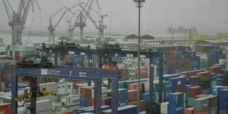 Govt finalises plan to speed up cargo clearance at Karachi, Qasim ports