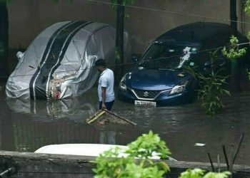 Heavy rain disrupts traffic, floods roads in India’s Mumbai