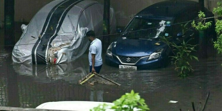 Heavy rain disrupts traffic, floods roads in India’s Mumbai