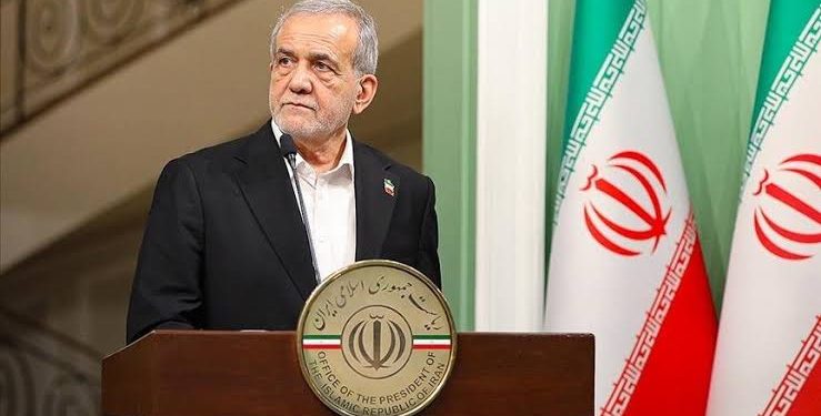 Iranian President Welcomed by Guard of Honor & Plants Tree at Prime Minister’s House