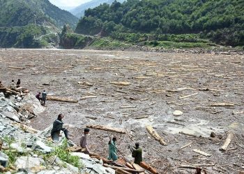 KP governor calls for collective efforts to help flood-hit people