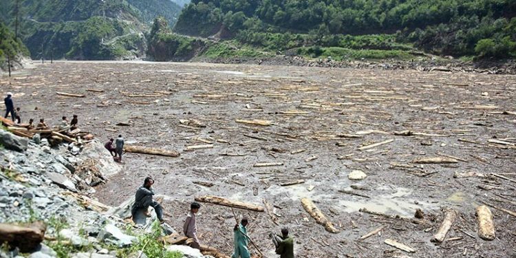 KP governor calls for collective efforts to help flood-hit people