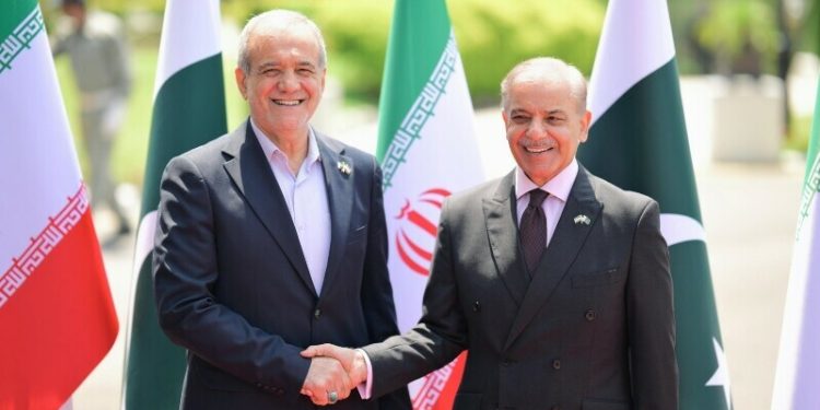 Pakistan-Iran set $8bn annual trade target to boost bilateral cooperation