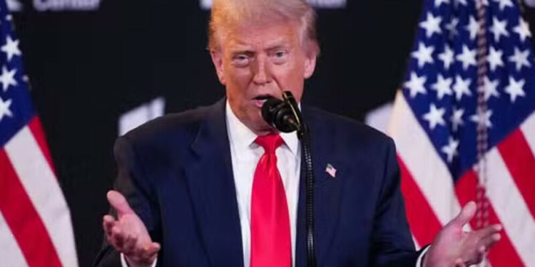 Trump says wants three-way meeting with Putin, Zelensky