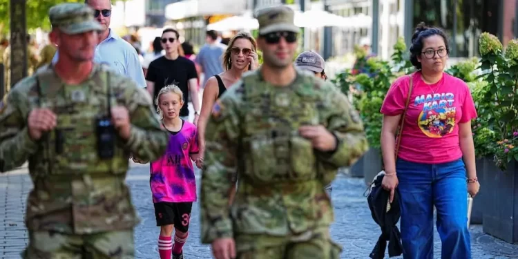 US National Guard troops in Washington to begin carrying weapons, officials say