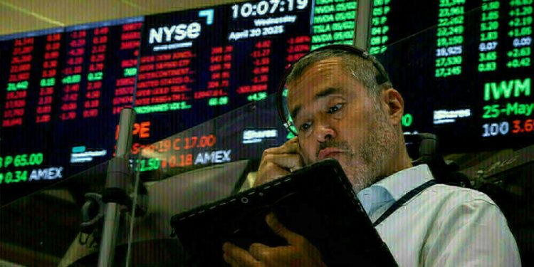 US stocks dip after wholesale inflation jumps