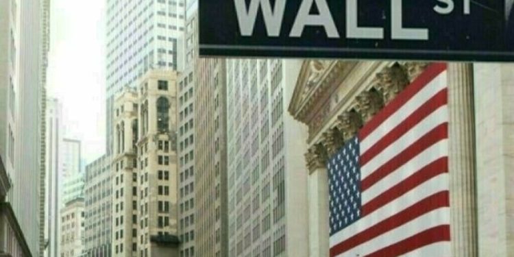 US stocks gain after report shows stable inflation