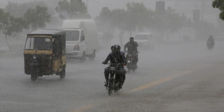 Unending misery for many Karachiites as city receives rain for second day