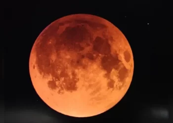 ‘Blood moon’ visible over Pakistan, expected to conclude at 1:55am