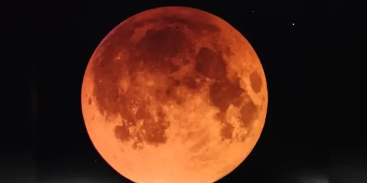 ‘Blood moon’ visible over Pakistan, expected to conclude at 1:55am