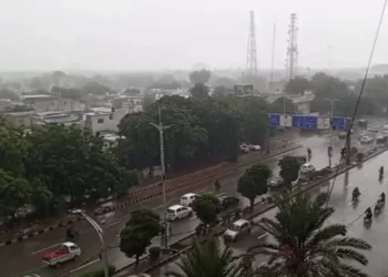 Karachi sees light rain amid forecast for heavy showers