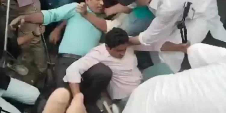 Pindi police book Aleema Khan, Naeem Panjutha, others for violence against journalist outside Adiala Jail