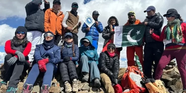 Pakistan’s first-ever all-woman expedition summits GB’s Bari La peak
