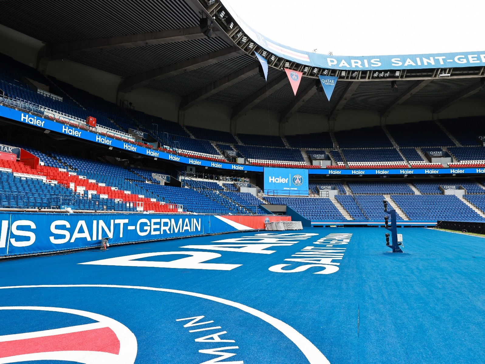 球场上有比赛

AI 生成的内容可能不正确。