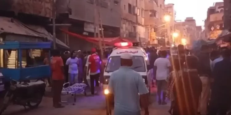 Three sanitation workers die while cleaning manhole in Karachi: Edhi