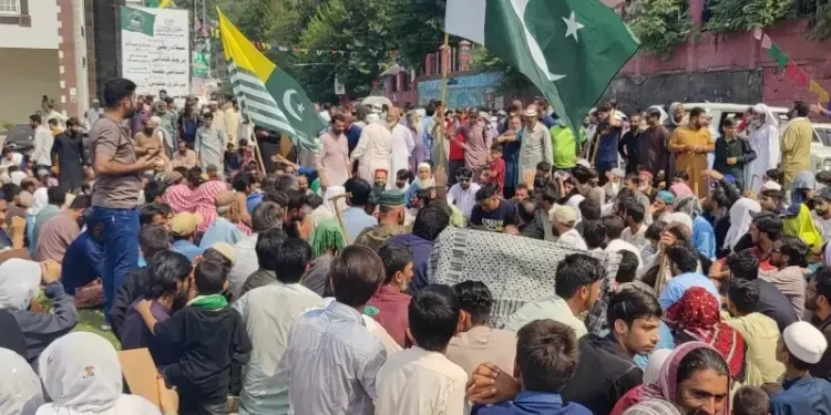 Azad Kashmir govt, civil society alliance hold talks as Sept 29 lockdown looms